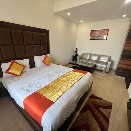 Hotel Royal Palace Hapur Dış mekan fotoğraf