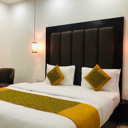 Hotel Royal Palace Hapur Dış mekan fotoğraf