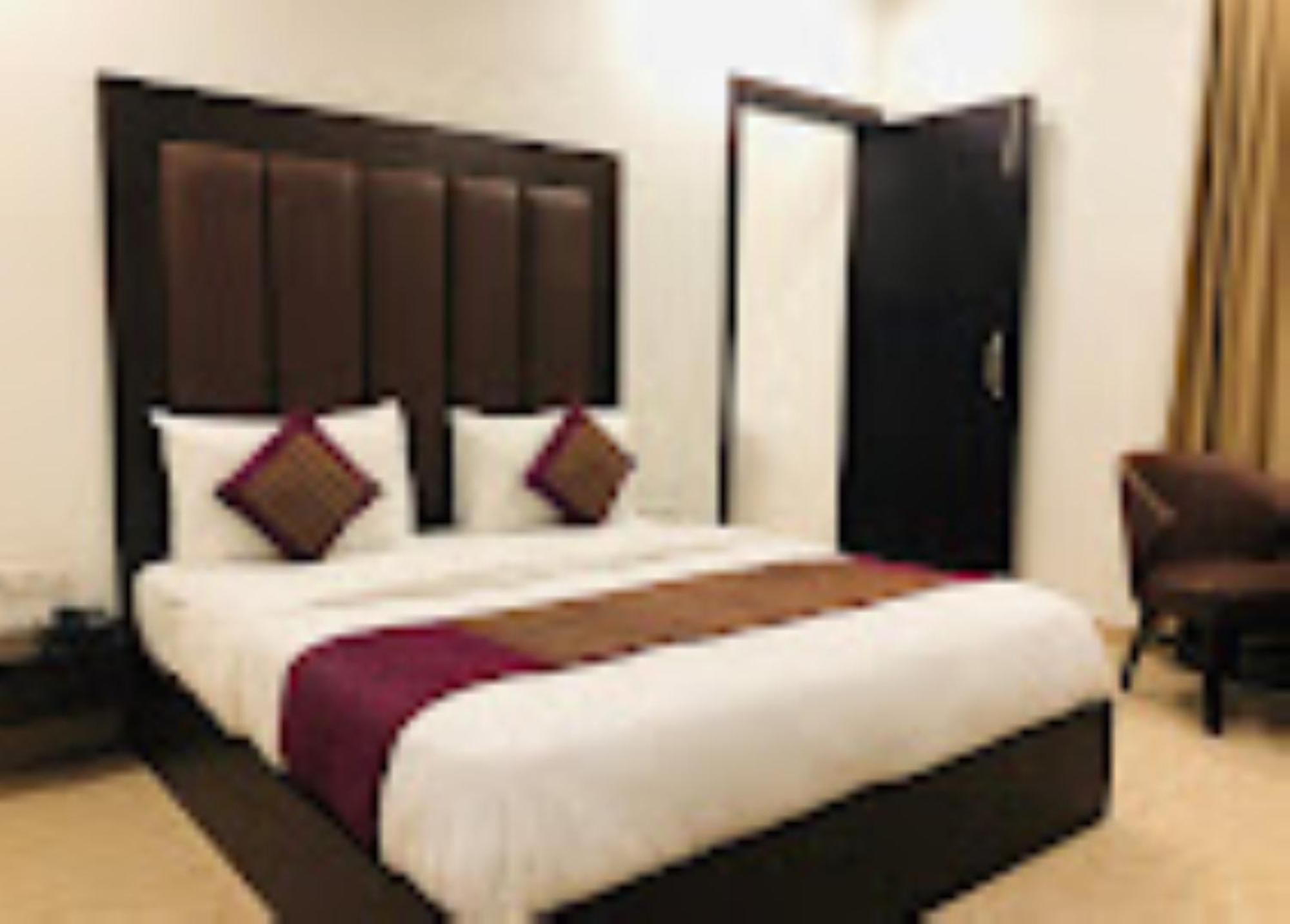 Hotel Royal Palace Hapur Dış mekan fotoğraf