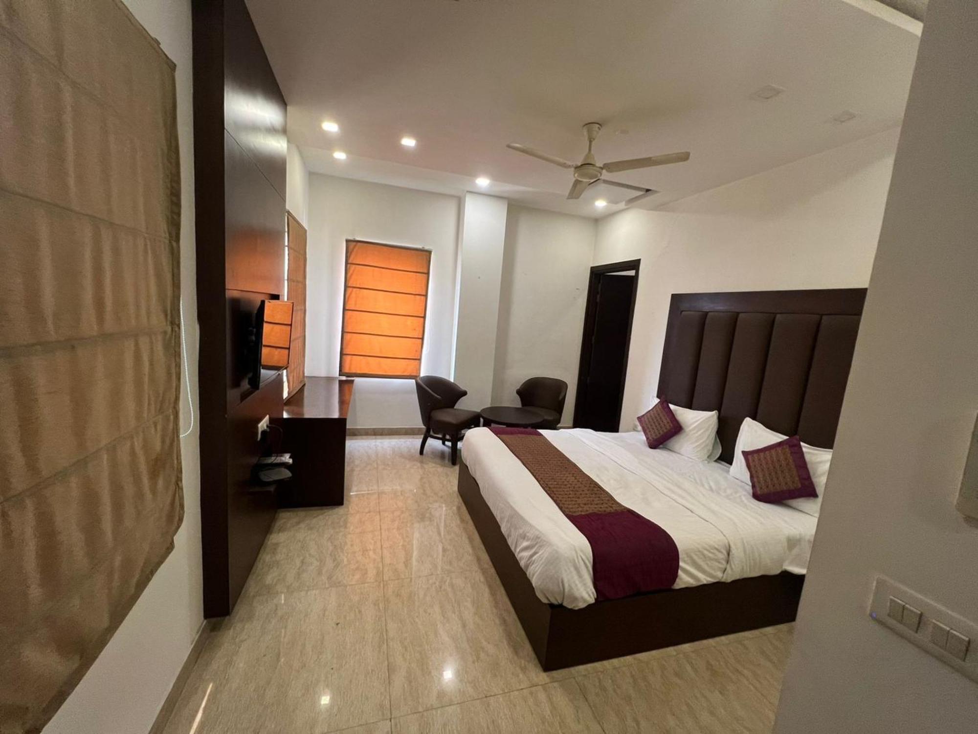 Hotel Royal Palace Hapur Dış mekan fotoğraf