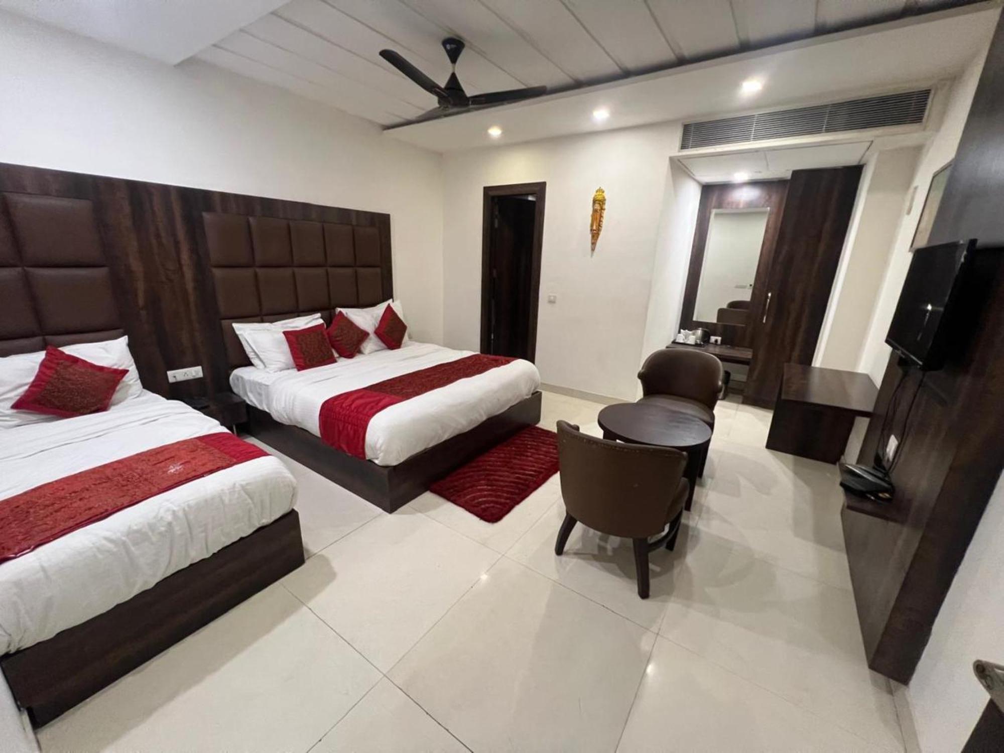 Hotel Royal Palace Hapur Dış mekan fotoğraf