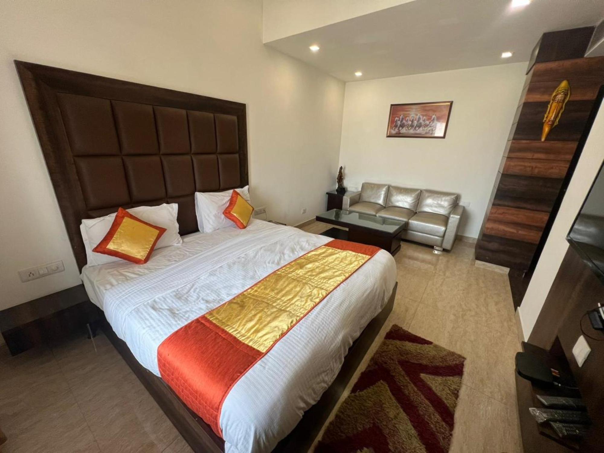 Hotel Royal Palace Hapur Dış mekan fotoğraf