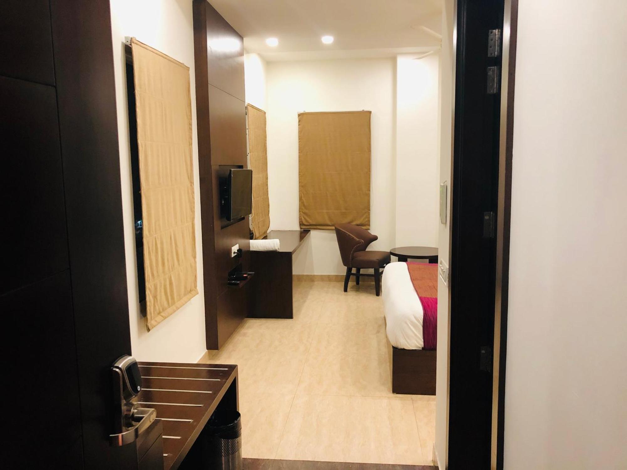 Hotel Royal Palace Hapur Dış mekan fotoğraf