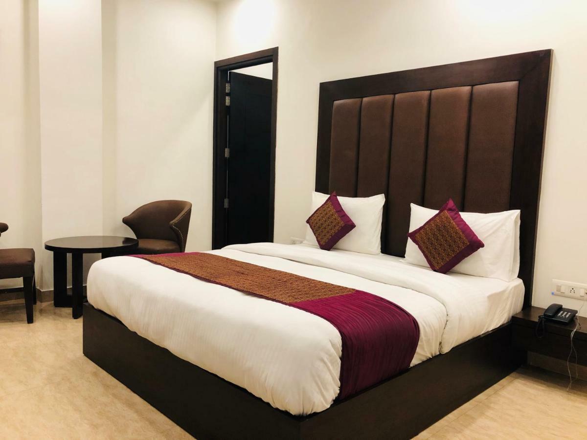 Hotel Royal Palace Hapur Dış mekan fotoğraf