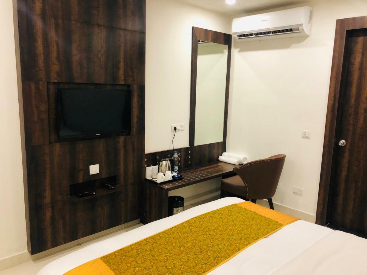Hotel Royal Palace Hapur Dış mekan fotoğraf